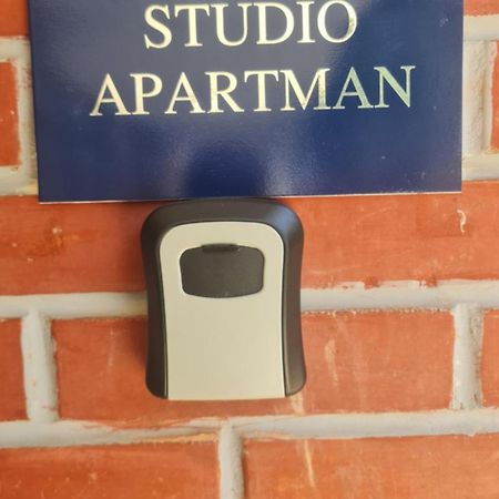 Studio Apartman Karler คาร์โลวัตส์ ภายนอก รูปภาพ