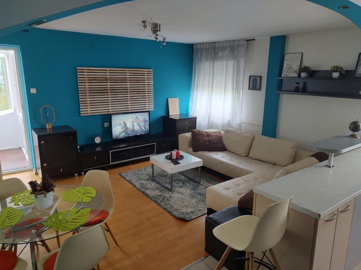 Studio Apartman Karler คาร์โลวัตส์ ภายนอก รูปภาพ